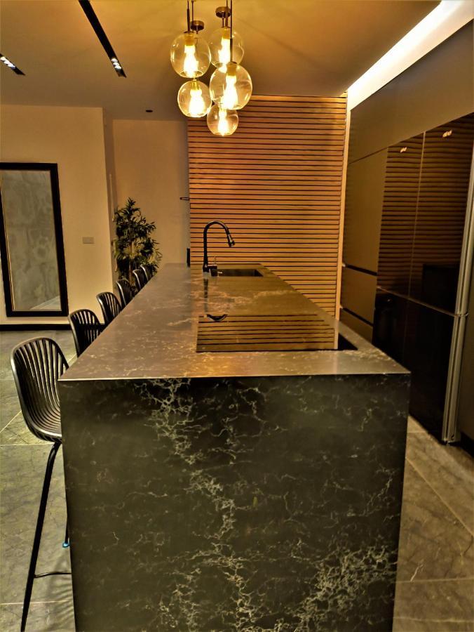 Luxury Aparment 5 Room 2 Minutes From The Beach بات يام المظهر الخارجي الصورة