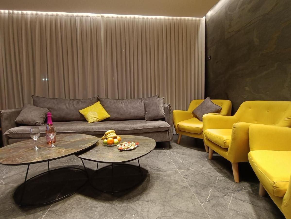 Luxury Aparment 5 Room 2 Minutes From The Beach بات يام المظهر الخارجي الصورة